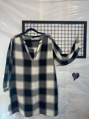 Old Navy Cotton Black and White Plaid Tunic Top with pockets